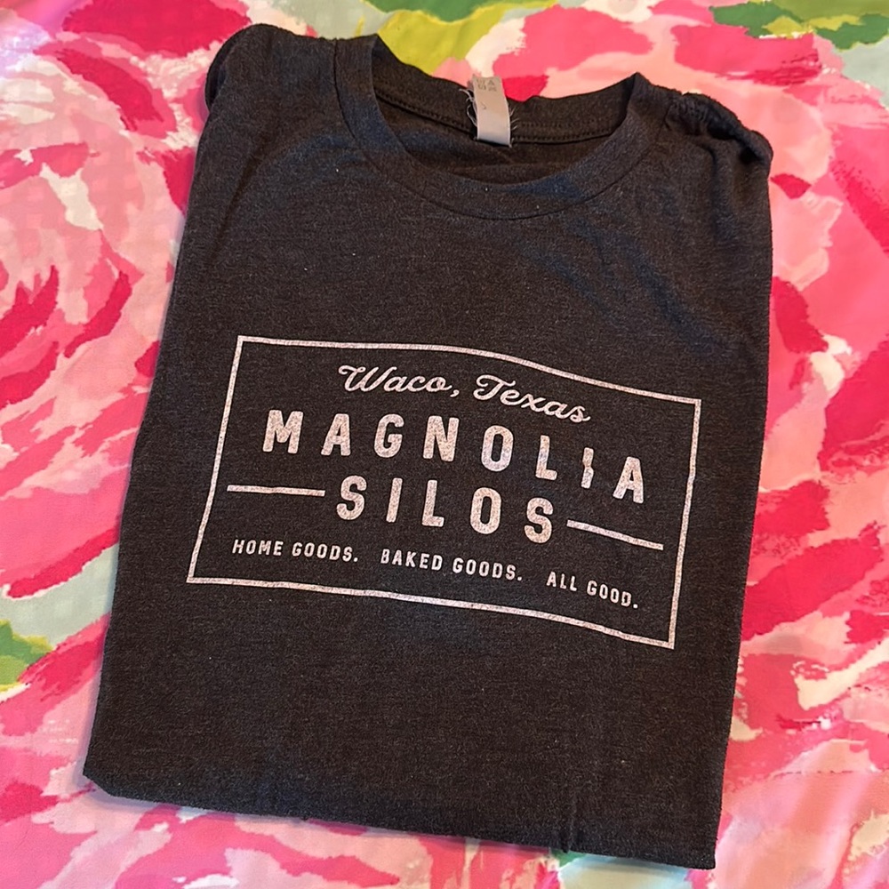 Magnolia Women's Black T-Shirt